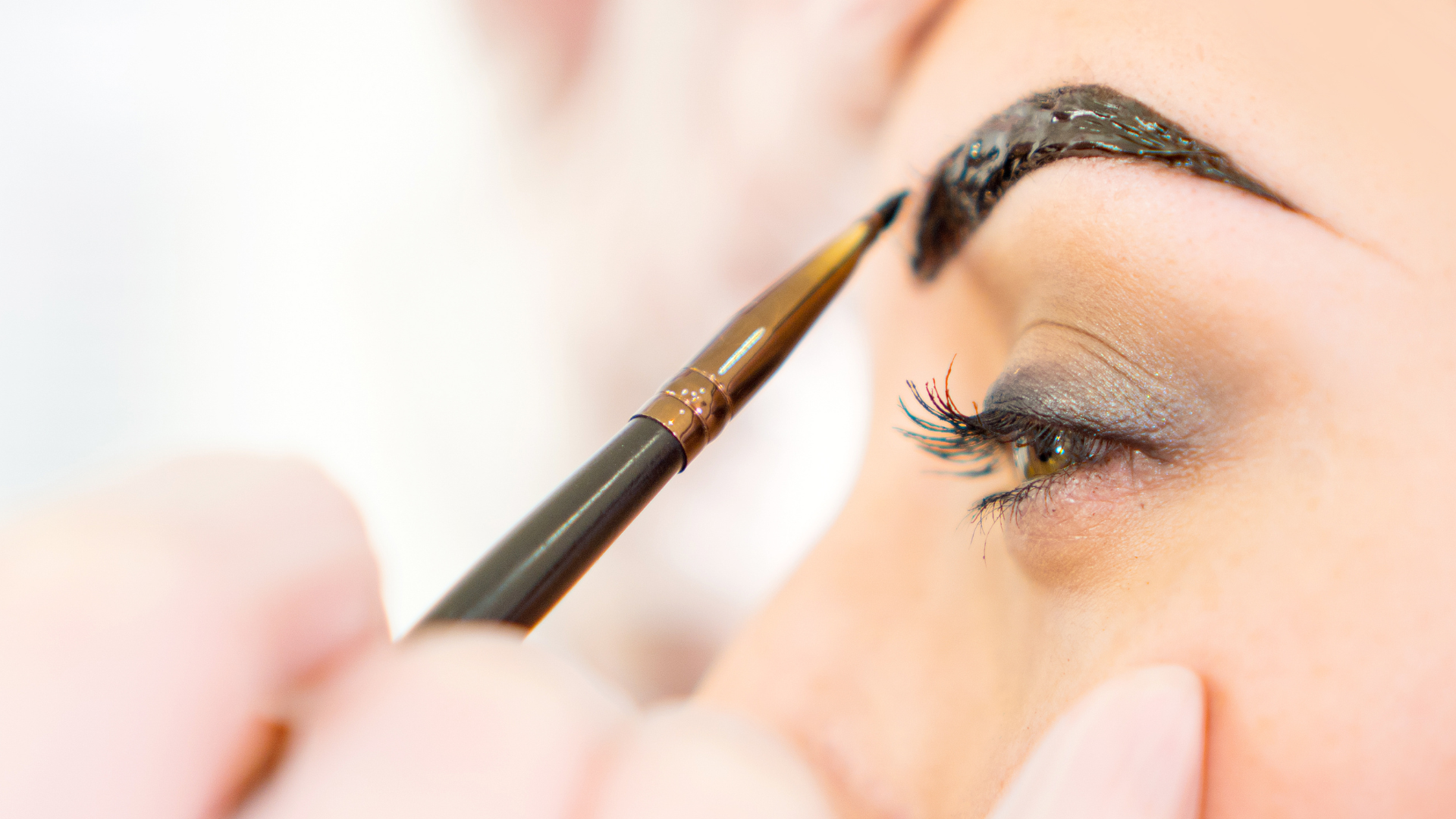 Servicios de cejas y pestañas Lashes Esmera Madrid